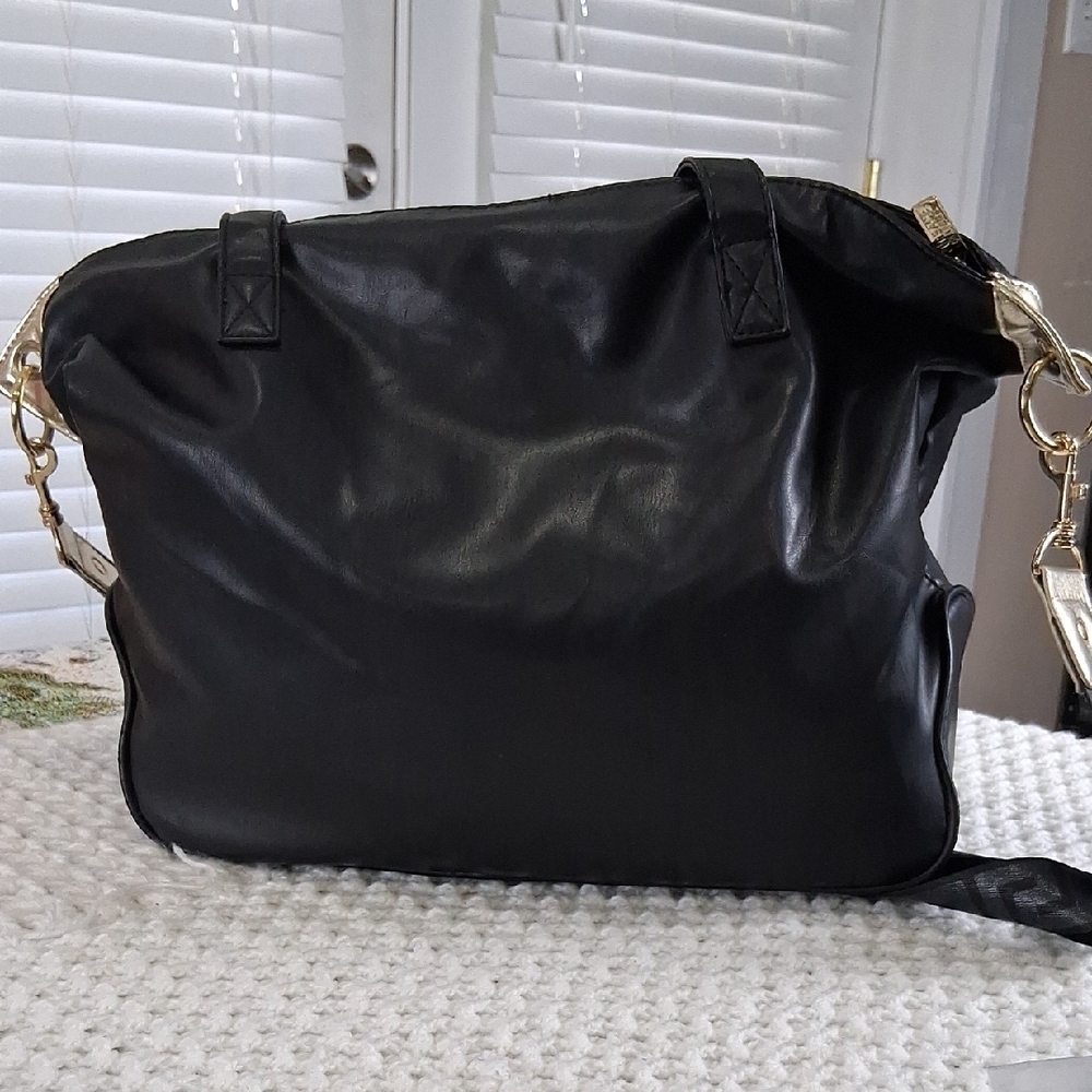 Versace Black Leather Shoulder Bag Glod Hradwear - Picture 4 of 16